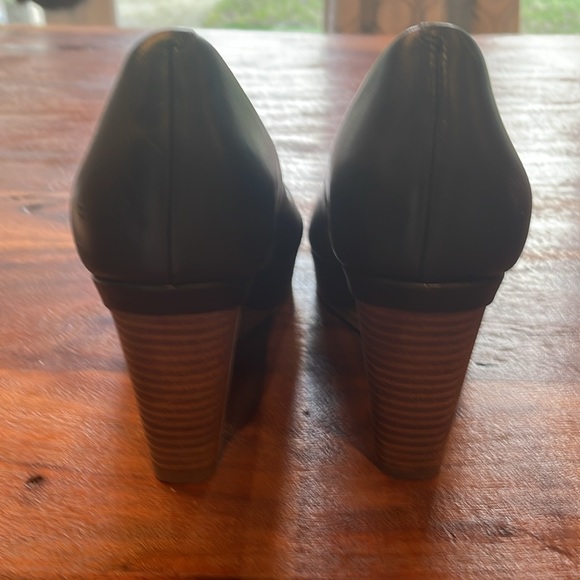 Cole Hann black wedges.  Size 6-6.5 - Picture 3 of 4